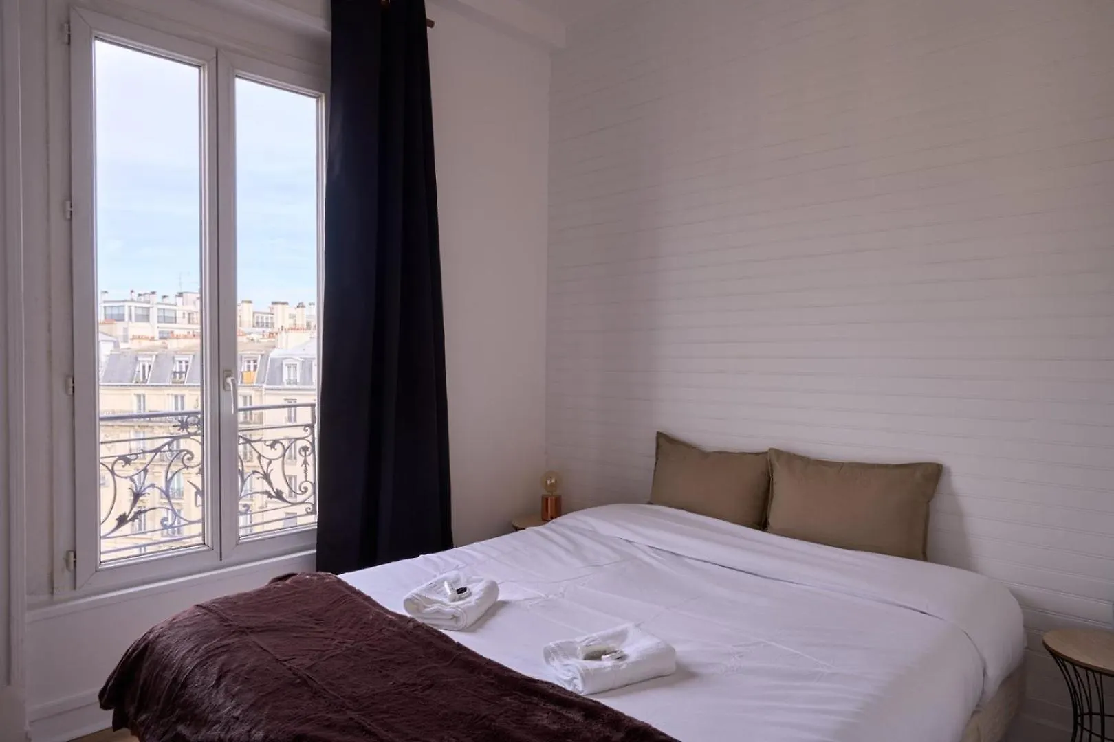 Bright 1Br Parisian Retreat Italy Square | By Airnest Διαμέρισμα