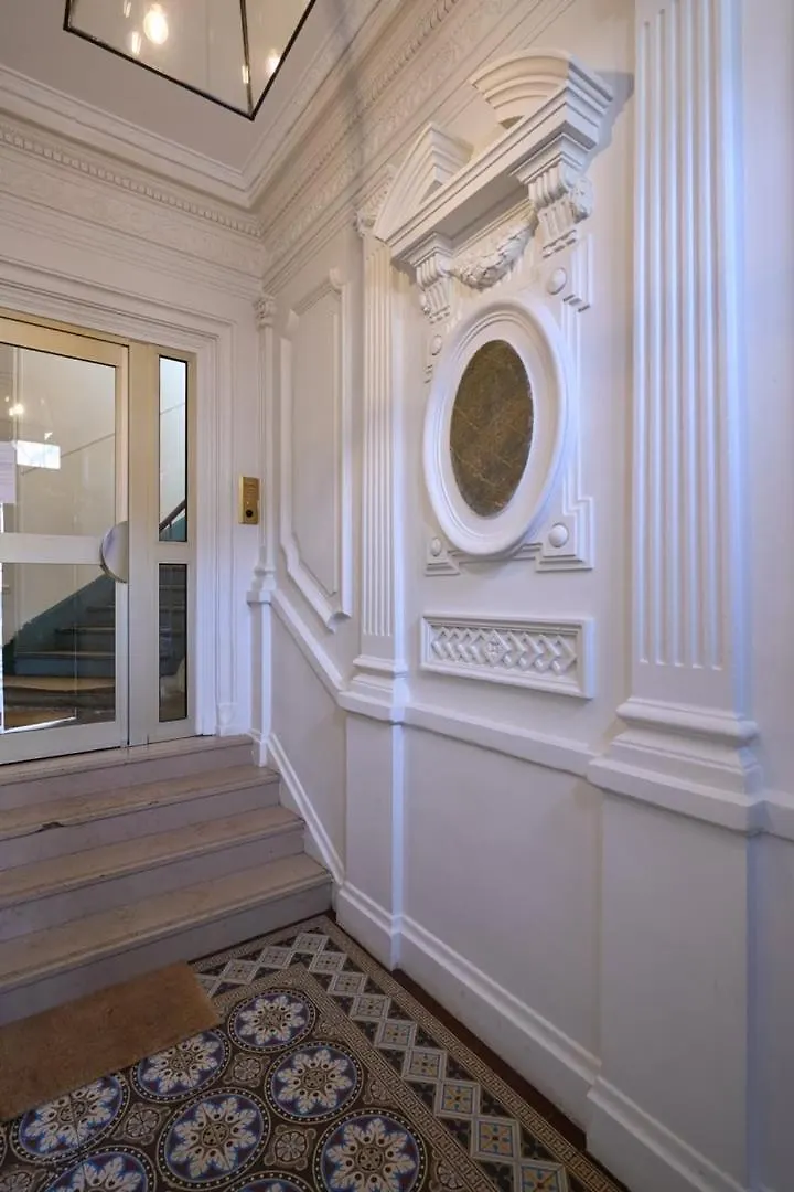 Bright 1Br Parisian Retreat Italy Square | By Airnest Apartment France